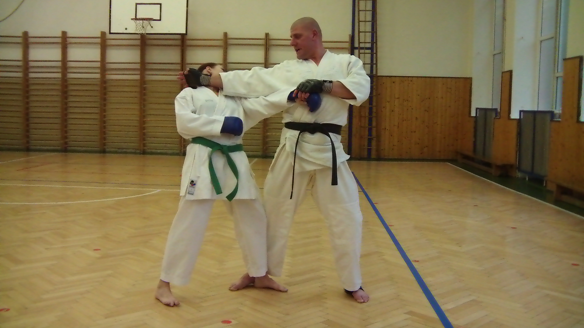 karate s dívkou 047